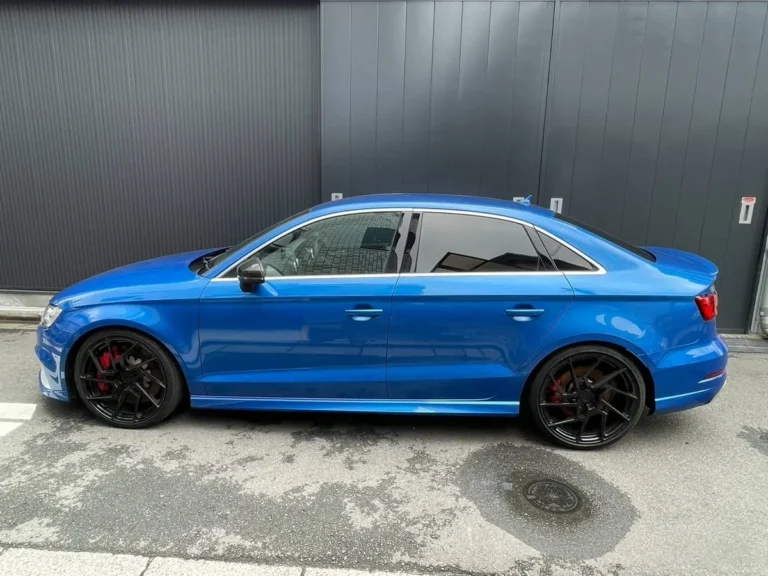 アウディ RS3 セダン｜左側面の凹み・キズを板金塗装で修理（保険修理）